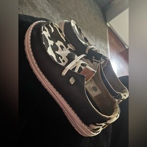 Women’s Cow print Hey Dudes size 6